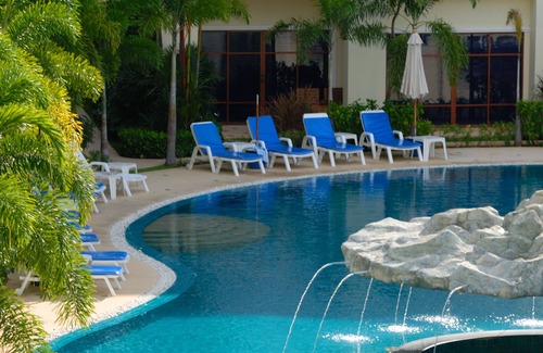 Cherngtalay Apartment | Wonderfully relaxing apartment in Phuket for longer stays.