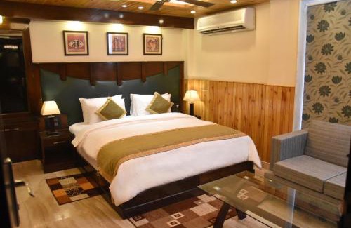 New Delhi Hotel | Wood Castle Grand