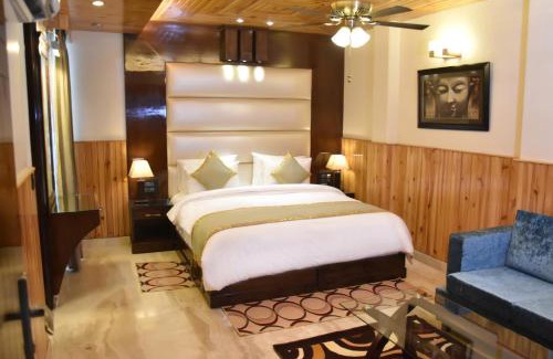 New Delhi Hotel | Wood Castle Grand