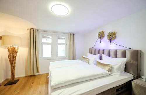 Markdorf Apartment | WOOD WORLD Luxury III Massage - Tischkicker - Parken - Küche - Light Show - Trambolin