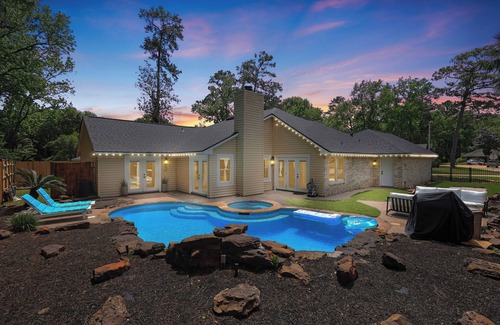 Kingwood Villa | Woodbridge Bungalow - Near IAH 4BD 2BTH Spa