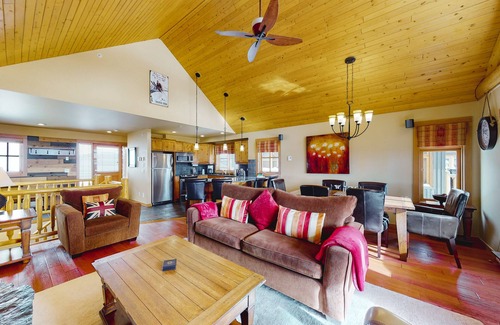 Big White Ski Resort Cabin | Woodcutter Cabin 16 | Snowy ski-in/out getaway with private hot tub & fireplaces