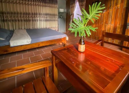 Ong Lang Ski Chalet | Wooden style bungalow have kitchen