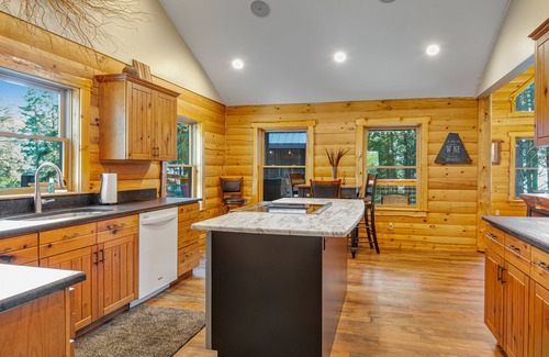 Roslyn Ridge Cabin | Woodland Home w/Great Game Room, Deck, W/D & Forest View - Near Cle Elum Lake