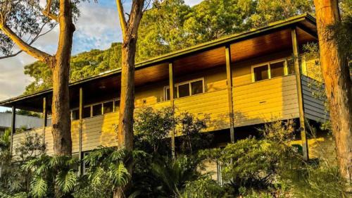 Macmasters Beach House | 'Woodlands at Beachview' by HolidayCo