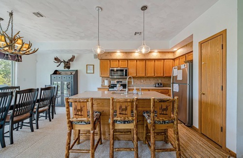 Seven Springs Condo | Woodridge at Seven Springs - Spacious & Cozy 4 BR/4 BA Mountaintop Condo!