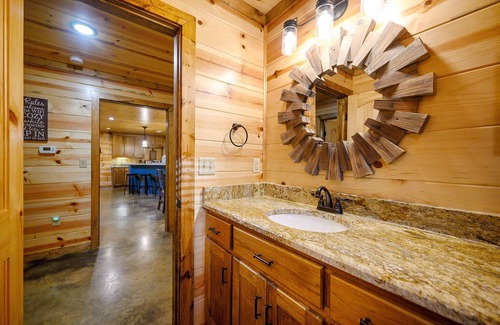 Broken Bow Cabin | Woods End Lodge: 4 BR + Loft Game Room, 3 Bath, Sleeps 13