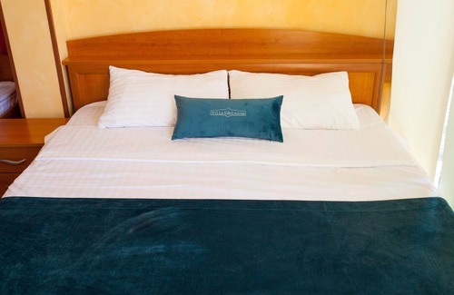 Sveti Stefan Hotel | Wool Edelweiss yellow