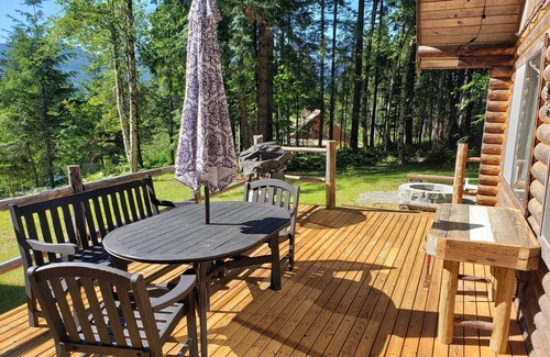 Packwood Cabin | Woolly Bear Log Cabin Mountain Get-Away