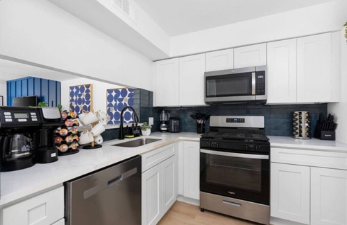 South Lamar Apartment | Work & Play Condo - Downtown Austin - SOCO
