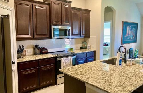 Waxahachie House | Work ready stay queen bd near DWTN Baylor Scott & White Fast Wi-Fi Free Parking Professionally Managed by Stay Albatross
