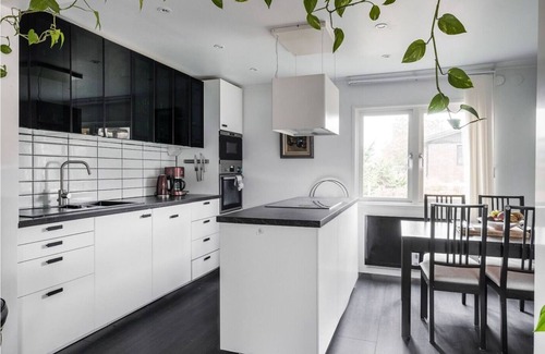 Gothenburg Apartment | Workers Home 4BR - 2 bath - Parking lot - All-inclusive