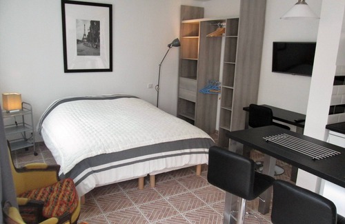 Maisons-Laffitte Hotel | WORKSHOP, independent studio on private courtyard PARIS center 20 minutes by RER A