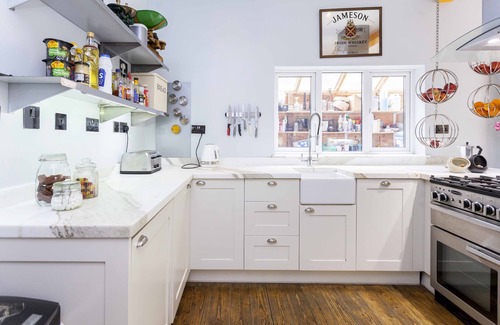 Noel Park House | WOW 5 bed town house N22 | Sleeps up to 16 | FREE breakfast | 5 mins to tube