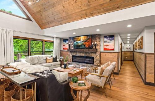 Wears Valley House | WOW! New Lodge Golf Simulator Sleeps20 Great Loc