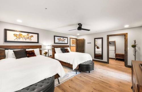 Wears Valley House | WOW! New Lodge Golf Simulator Sleeps20 Great Loc