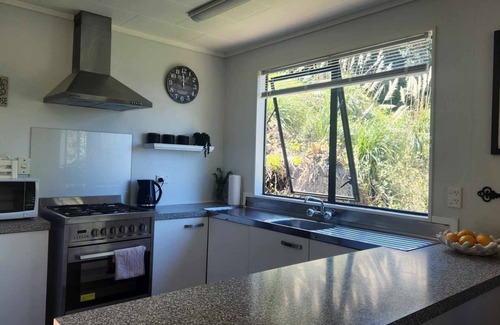 Matauri Bay House | Wow! Only a 2min walk to one of the most beautiful beaches in the tropical north