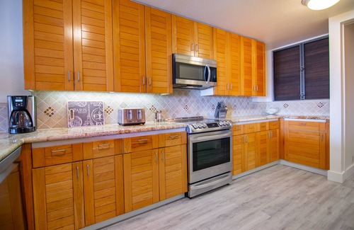 Kahana Condo | WOW WOW WOW 50 ft to the ocean, views in every room 2bd2bth condo HUGE 1680sf,AC