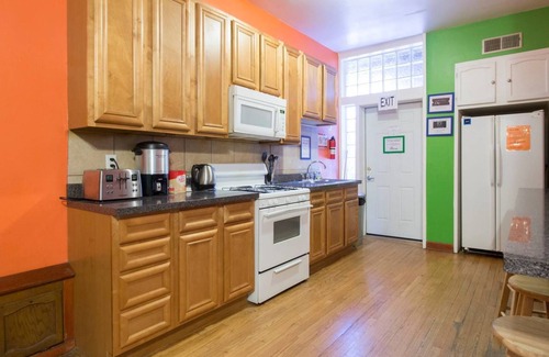 Lakeview Hostel | Wrigley Hostel