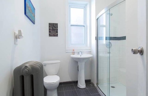 Lakeview Hostel | Wrigley Hostel