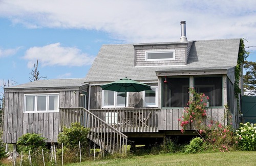 Upper Kingsburg Cottage | Writer's Retreat: Privacy within sight and sound of the sea