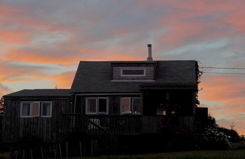 Upper Kingsburg Cottage | Writer's Retreat: Privacy within sight and sound of the sea