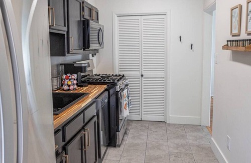 Maple Ridge Apartment | Wyndam's Foresight - quaint abode near everything!
