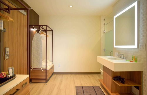 Industry Hotel | Wyndham Garden North Bergen Near Secaucus