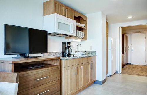 Yachting Village Resort | Wyndham Inn on the Harbor ~ One Bedroom Suite ~ Two Queen Beds