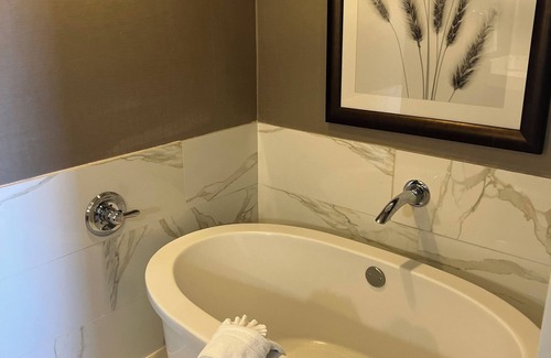 Midland Hotel | Wyndham Midland Downtown