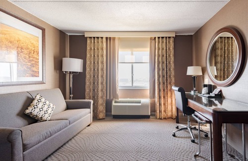 West Omaha Hotel | Wyndham Omaha/West Dodge