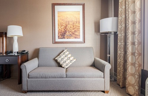 West Omaha Hotel | Wyndham Omaha/West Dodge