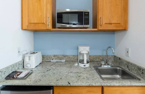 East End Resort | Wyndham Reef Resort Deluxe Beachfront Studio