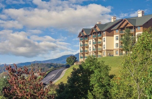 Sevierville Condo | Wyndham Smoky Mountains|2BR/2B Balcony King Suite