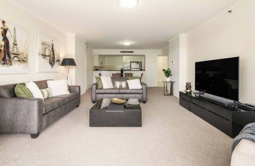 Main Beach Apartment | Xanadu Escape Seaside Resort near Surfers Paradise
