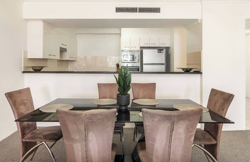 Main Beach Apartment | Xanadu Escape Seaside Resort near Surfers Paradise