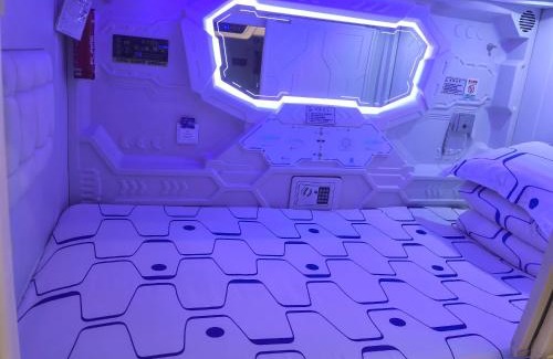 Weicheng District Hotel | Xi'an Xianyang International Airport Space Capsule Hotel