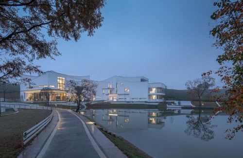 Pudong Hotel | Xinchi Sakura Valley Resort