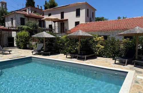 Xinovrisi Apartment | Xinovrissi Apts & Pool