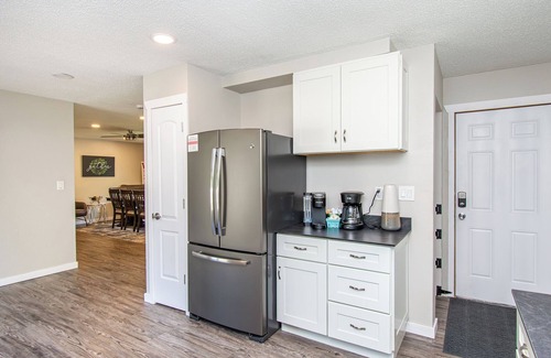 Moorhead House | XL Fenced Yard I 4 min to MSUM I Grill I Games