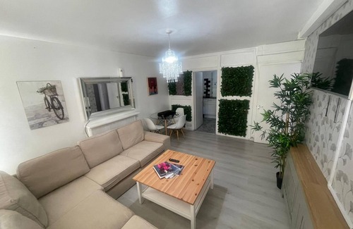 Eltham Apartment | Xtra 3-bedroom apartment with WiFi in vibrant London