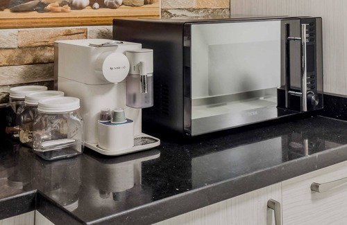 An-Nuzhah Apartment | Xuru Stays I The 3bdr Avant-garde Residence 5 min to Airport