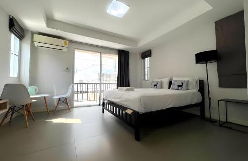 Wang Burapha Phirom Apartment | XX Mitr Inn MRT Samyot - ตรอกวิสูตร MRT สามยอด