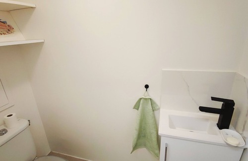 Montigny-le-Bretonneux Apartment | Y Space à 200m de la Gare de St. Quentin en Yvelines, 10 Minutes de Versailles