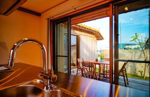 Minatogawa Villa | YACHIMUN Terrace ～シーサーが見守る小さな漁村の宿 ～