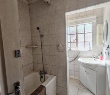 Edenvale Apartment | Yakhe self-catering Cozy styled 1 bedroomed