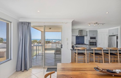 Ledge Point House | Yakkan Lodge Holiday Home