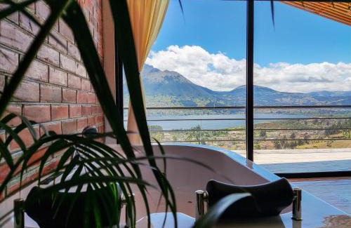 Eugenio Espejo House | Yaktari Cabaña del Sol