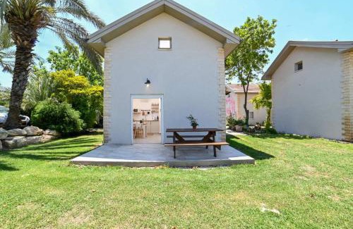 Emek Izrael Apartment | YalaRent Valley view complex In Merhavia with Private Pool