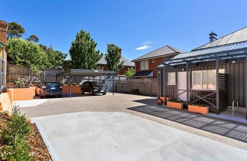 North Hobart Apartment | Yardley on Argyle A Peaceful Hobart Studio